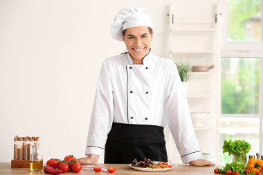 Mutfakta transseksüel şefin portresi.