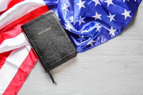 Holy Bible Usa Flag Wooden Background — Stock Photo, Image