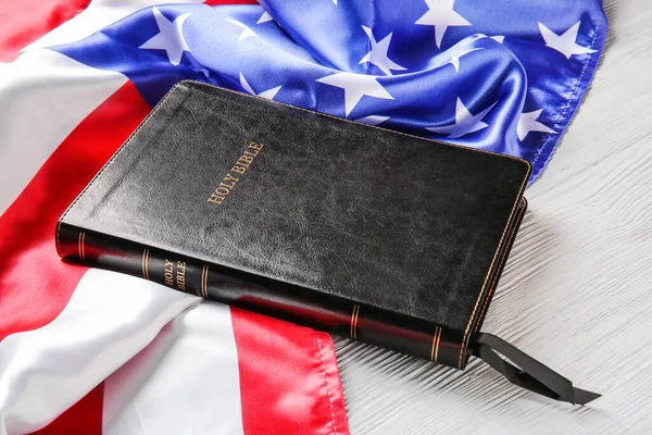 Holy Bible Usa Flag Wooden Background — Stock Photo, Image