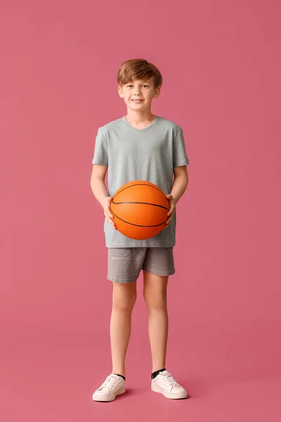 Mignon Petit Joueur Basket Sur Fond Couleur — Photo