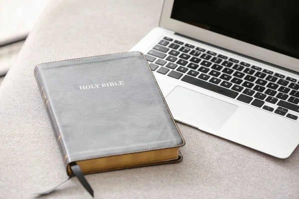 Holy Bible Laptop Sofa Room — Stock Photo, Image