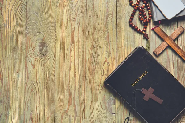 Holy Bible Crosses Wooden Background — Stock Photo, Image