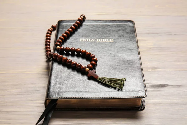 Holy Bible Rosary Beads Wooden Background — Stock Photo, Image