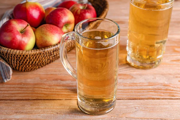 Mugs Apple Cider Wooden Background — Stock Photo, Image