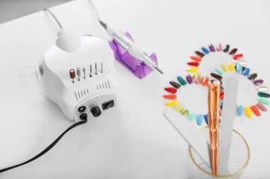 Modern güzellik salonunda profesyonel manikür ustasının işyeri.