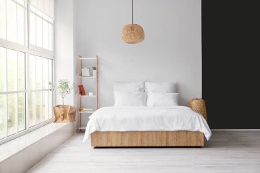 Rahat, modern yatak odası.