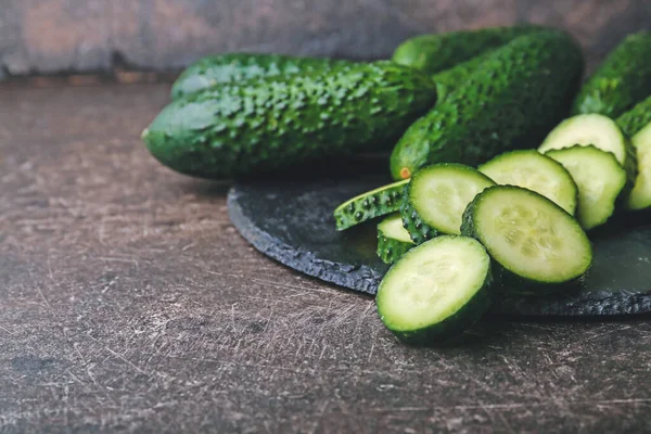 Verse Groene Komkommers Tafel — Stockfoto