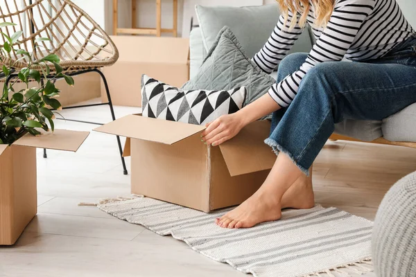 Woman Belongings Cardboard Box Moving Day — Stock Photo, Image