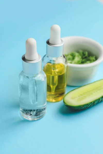 Bottles Essential Oil Cucumber Color Background — Stock Photo, Image