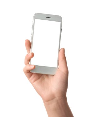 Beyaz arka planda cep telefonu olan bir kadın el.
