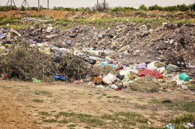 Açık arazinin manzarası. Toprak kirliliği kavramı