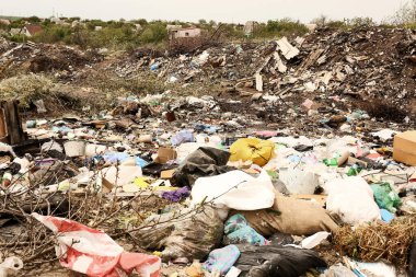 Açık arazinin manzarası. Toprak kirliliği kavramı