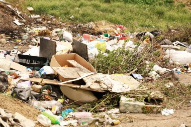 Açık arazinin manzarası. Toprak kirliliği kavramı
