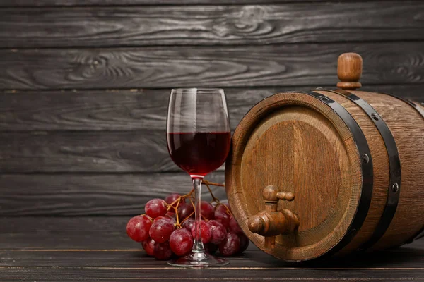Canna Legno Bicchiere Vino Sfondo Scuro — Foto Stock