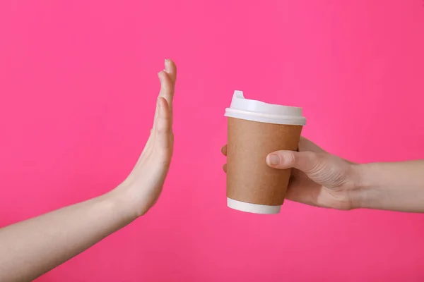 Женщина Отказывается Чашки Кофе Цветном Фоне — стоковое фото