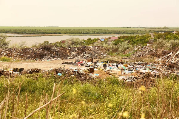 屋外の埋め立て地の眺め 土壌汚染の概念 — ストック写真