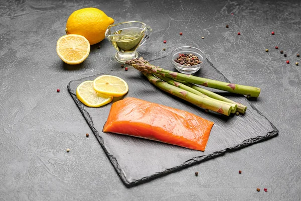 Asparagus Salmon Lemon Oil Spices Dark Background — Stock Photo, Image