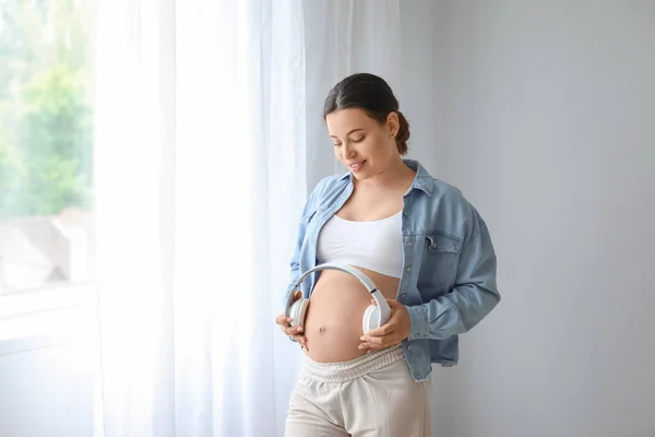 Beautiful Pregnant Woman Putting Headphones Her Belly Home — Stock Photo, Image