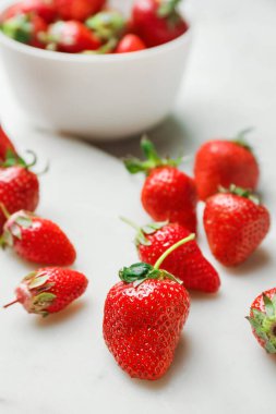 Masada tatlı olgun çilek