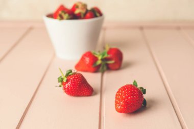 Masada tatlı olgun çilek