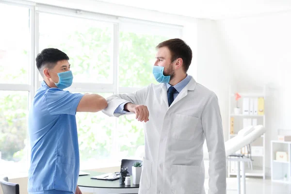 Doctors Greeting Each Other Clinic Concept Social Distance — Stock Photo, Image