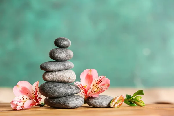 Stack Spa Stones Flowers Table — Stock Photo, Image