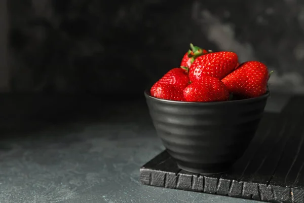 Bowl Ripe Strawberry Dark Background — Stock Photo, Image