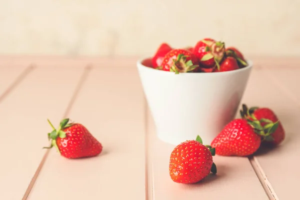 Bowl Ripe Strawberry Table — Stock Photo, Image