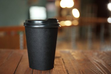 Masada içecek bir şeyler var.