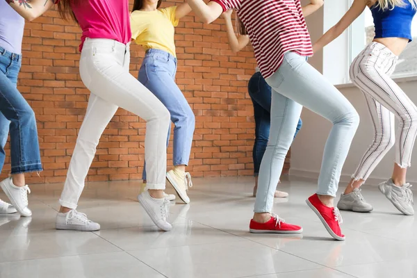 Belles Jeunes Femmes Dansant Studio — Photo