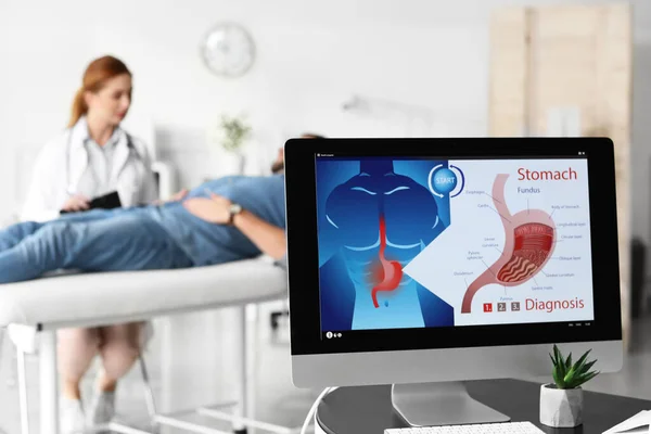 Modern Dator Bordet Kontor Gastroenterolog — Stockfoto