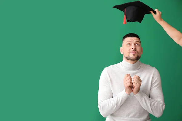 Hand Putting Graduation Hat Man Head Color Background — Stock Photo, Image