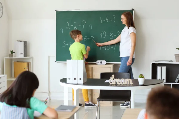 Crianças Durante Aula Matemática Sala Aula — Fotografia de Stock