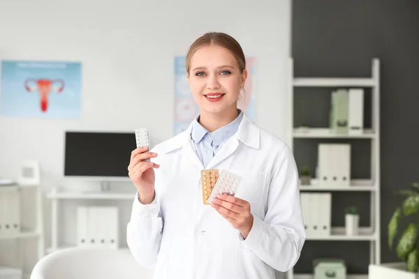 Female Gynecologist Birth Control Pills Clinic — Stock Photo, Image