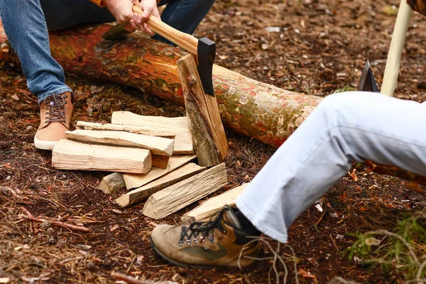 Guapos Leñadores Trabajando Bosque — Foto de Stock