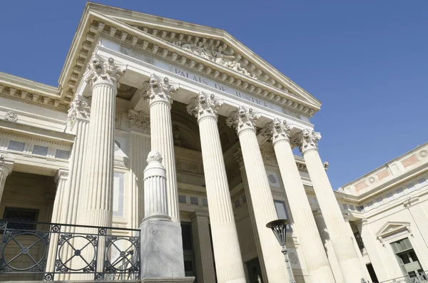 Old courthouse with pillars — Stock Photo, Image