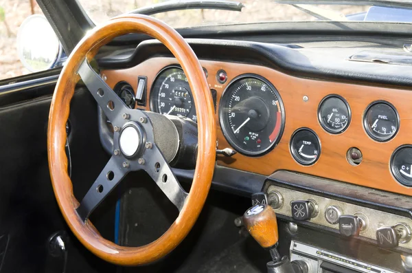 Wooden dashboard of a vintage car — Stock Photo, Image