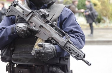 Paris, Fransa - 13 Kasım 2016 Bataclan, saldırıları kurbanlarına haraç koruma polis