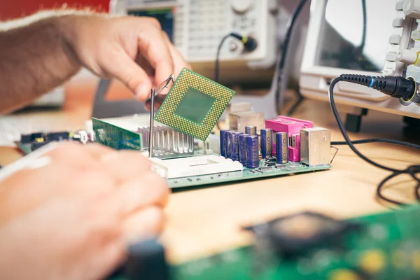 Remove CPU from main circuit board to check problem and repair — Stock Photo, Image