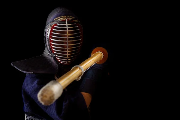 Kendo guerreiro em vestido tradicional — Fotografia de Stock