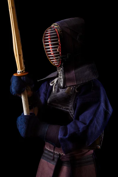 Kendo guerreiro em vestido tradicional — Fotografia de Stock