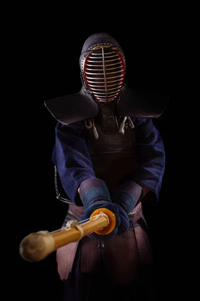 Kendo-Krieger in traditioneller Kleidung — Stockfoto