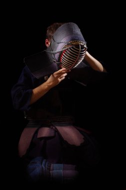 Kendo erkekler savaşçı beyaz zemin üzerine