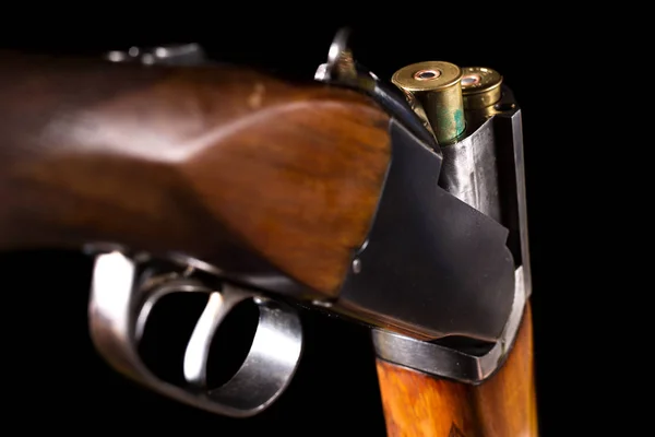 Pistola de caça de cano duplo aberta com dois cartuchos — Fotografia de Stock