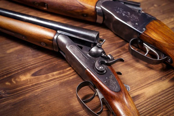 Shotgun on wooden background — Stock Photo, Image