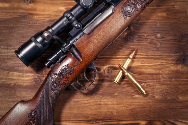 Keskin nişancı tüfeği ile madde işaretleri