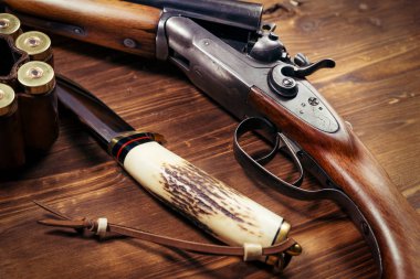 av tüfeği ve bıçak