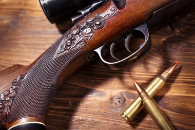 Keskin nişancı tüfeği ile madde işaretleri