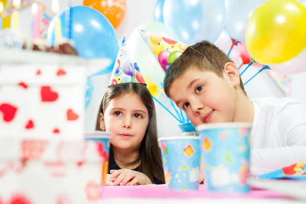 Kinderen gelukkige verjaardagspartij — Stockfoto