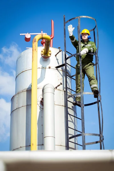 Oil engineer inside fuel industry — Stock Photo, Image